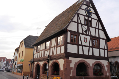 Das Alte Rathaus ist ein altes Fachwerkhaus und beinhaltet das Heimatmuseum