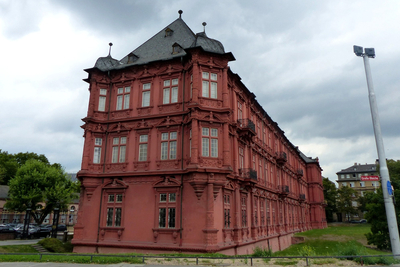Das ehemalige Kurfürstliche Schloss, in dem sich bis 2020 die Sammlung des Museums befindet