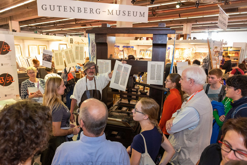 Stand des Gutenberg-Museums bei der Frankfurter Buchmesse 2018